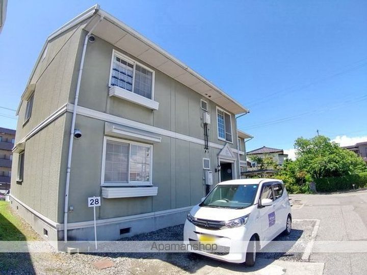 リッツガーデン島立A202の外観