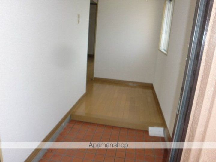 オオタかなれ川ハイツの玄関