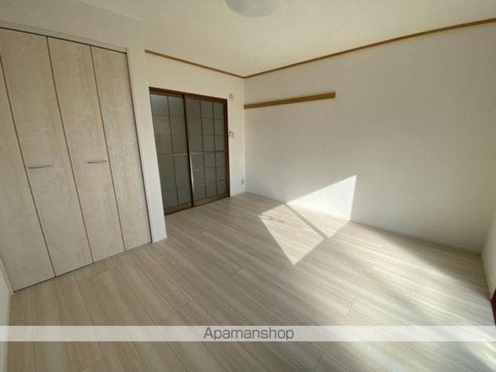 コンフォート屋島 の居間