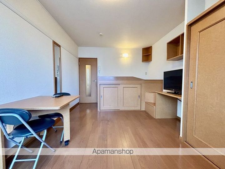 レオパレス希望105の居間