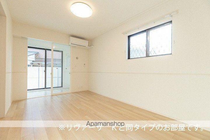 東京都青梅市木野下2丁目の賃貸アパートの居間