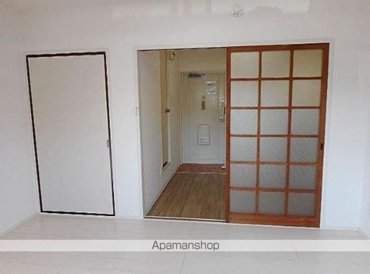 香川県高松市紙町の賃貸マンションの居間