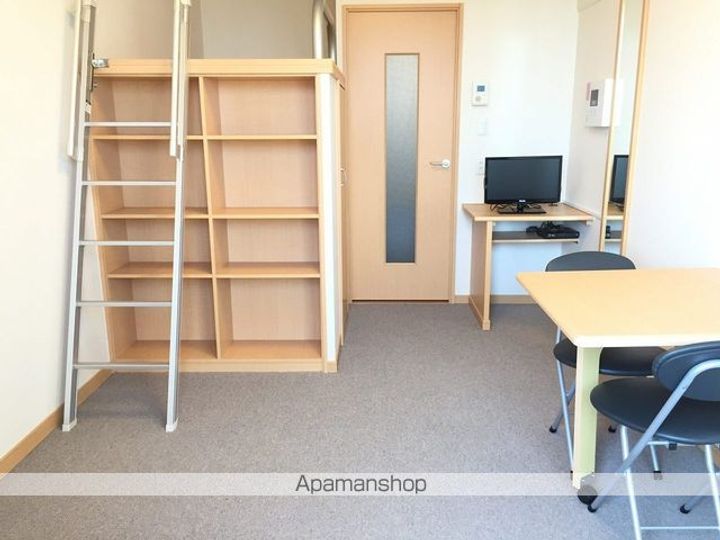 レオパレスピーコックの居間