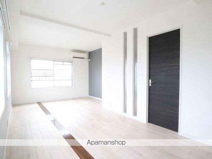 セントラル川名の居間