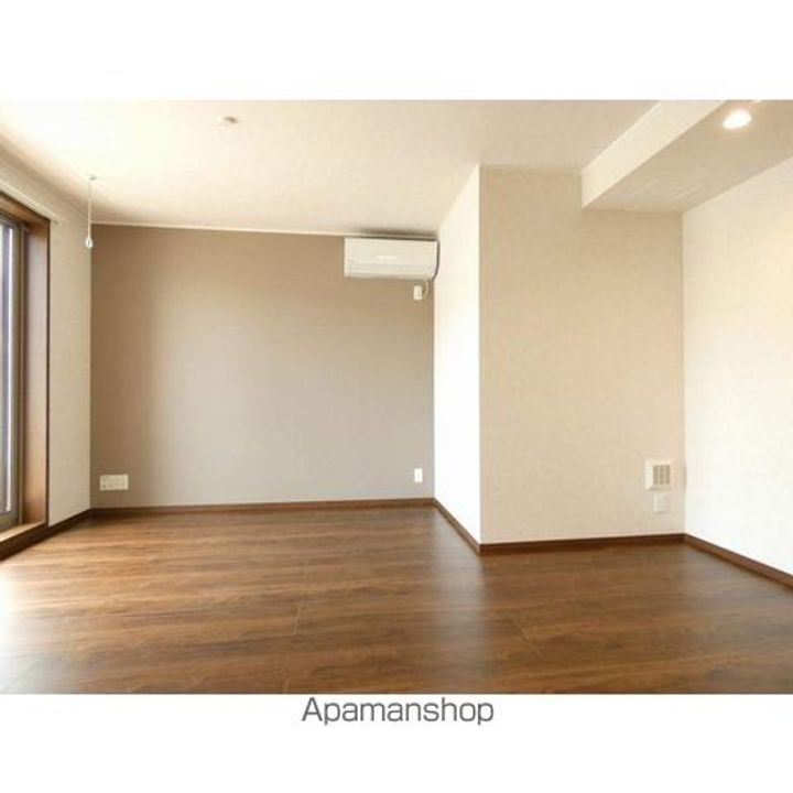 ステラート本郷202号室の居間