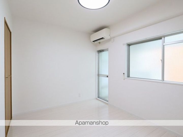 田中ビル501の居間