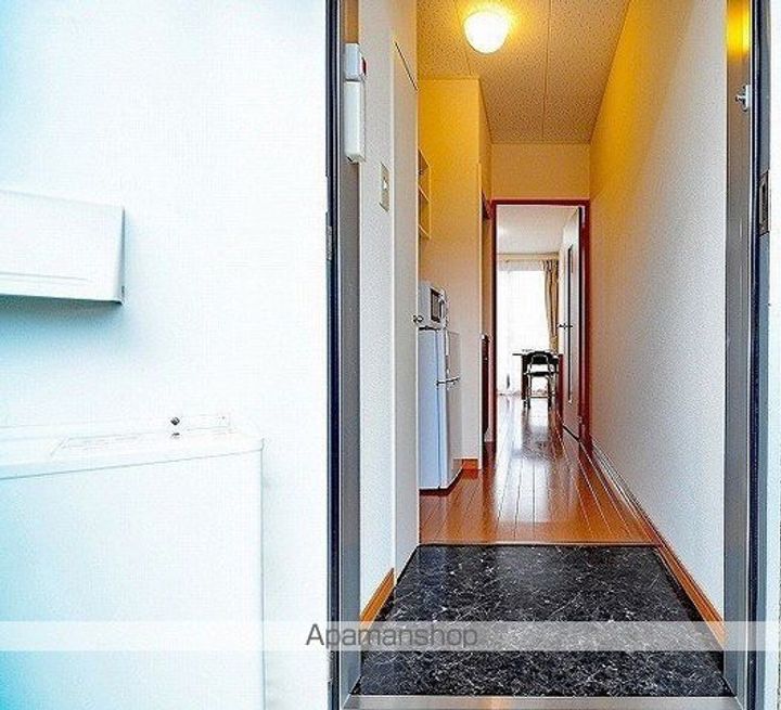 レオパレスラークの玄関