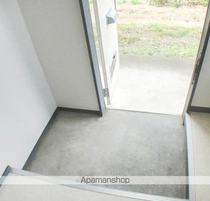 サンパレス只上の玄関