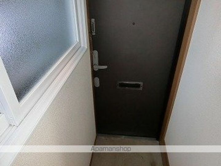 レジデンスK&Mの玄関