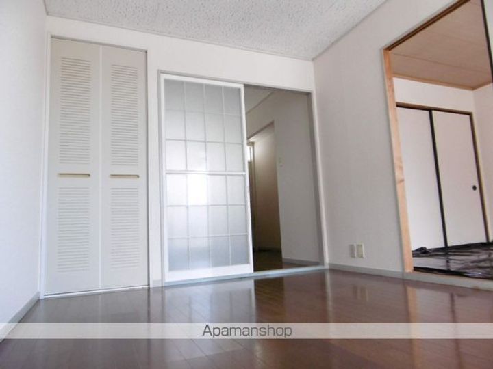 STハイツ遠見塚の居間