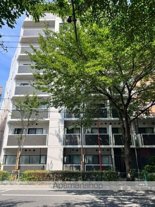 東京都中野区松が丘2丁目の賃貸マンションの外観