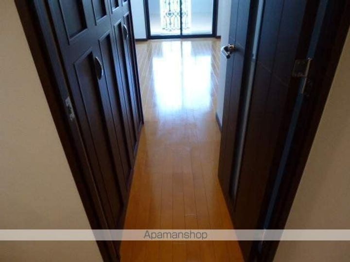 グリアス横浜・ウエストフォルム弐番館1001の玄関