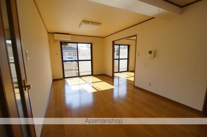 イーストンリバー102の居間