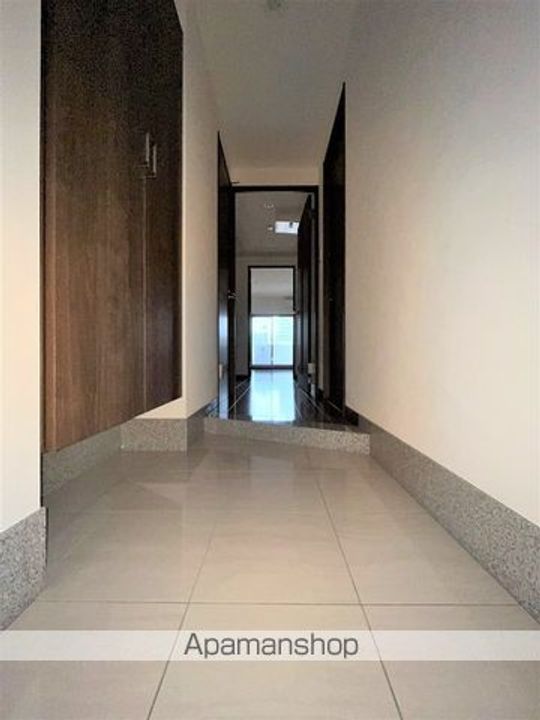 福島県福島市万世町の賃貸マンションの玄関