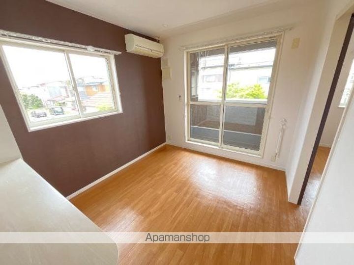 プチ リュクスの居間