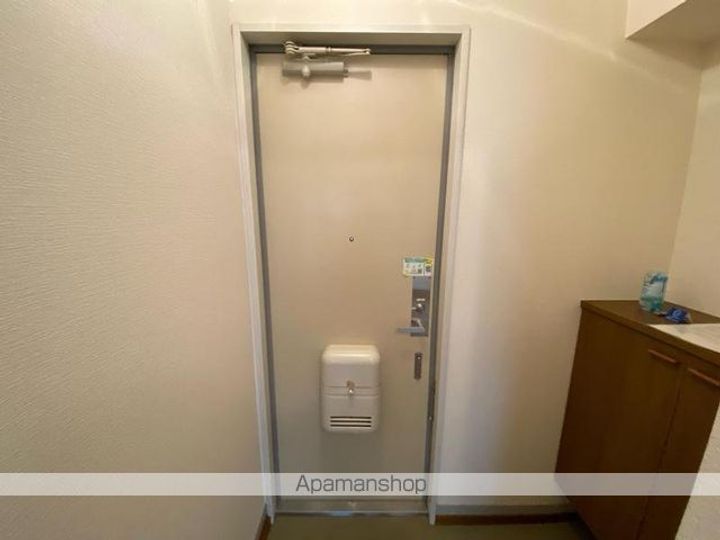 リバティーハイツ107の玄関