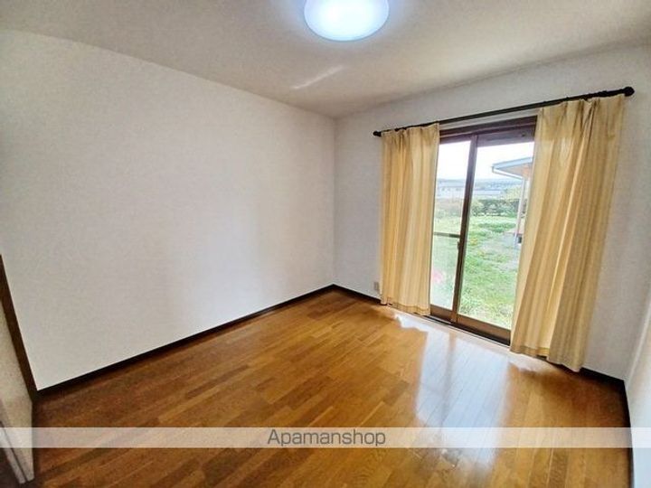 ハイツ中島102の居間