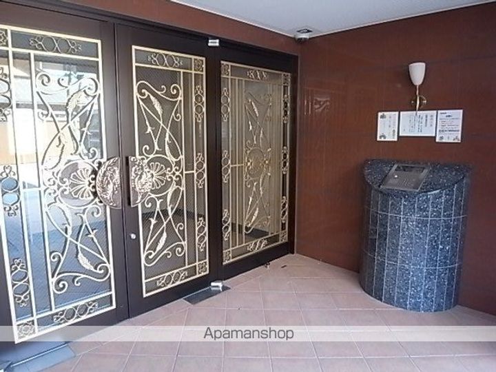 ビ・アバンス803の周辺