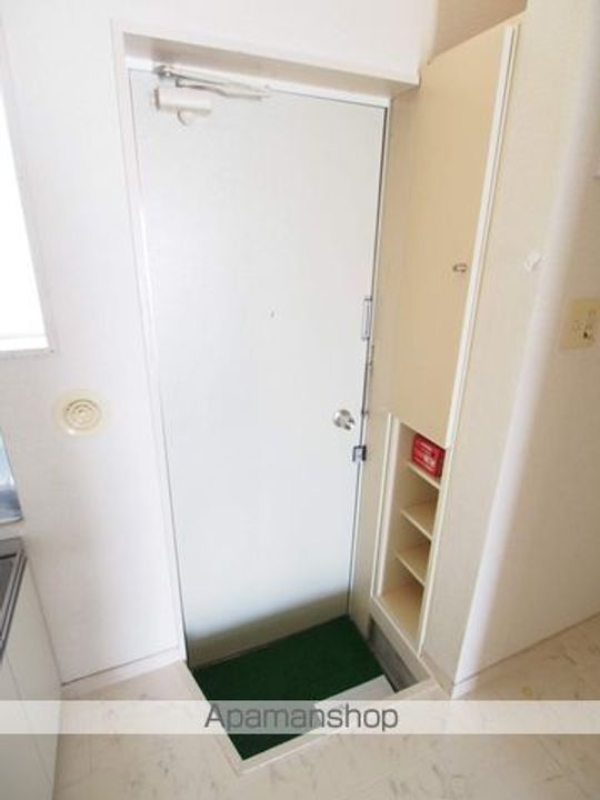 エルヴィーナ旭ヶ丘B棟102の玄関
