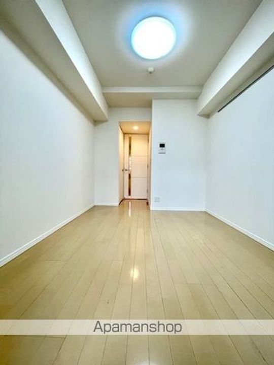 東京都港区西新橋2丁目の賃貸マンションの居間