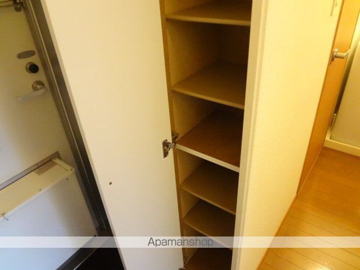 レオパレスシャインの玄関