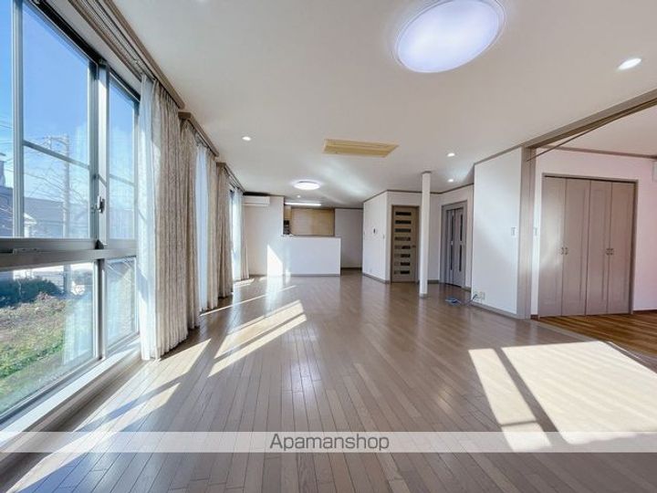 千葉県千葉市中央区新千葉3丁目(一戸建)の賃貸物件戸建ての居間