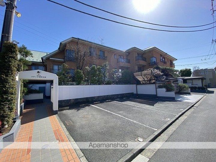 パティオ駒岡本館の外観