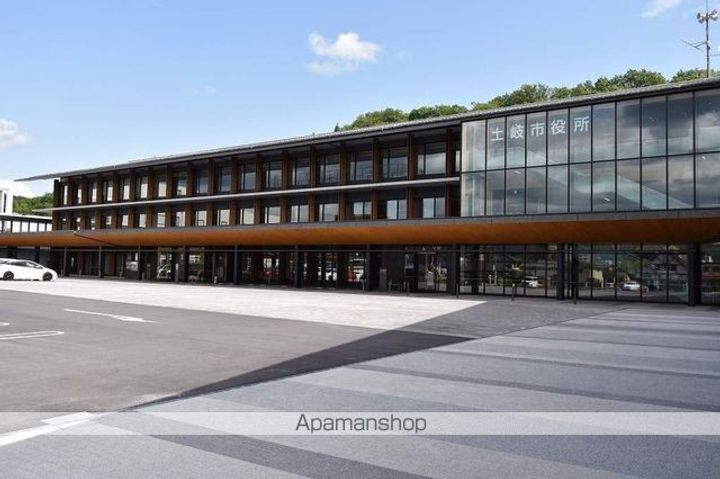 フェニックスの周辺