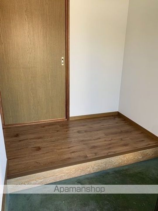 サンハイム西棟1F01号の玄関