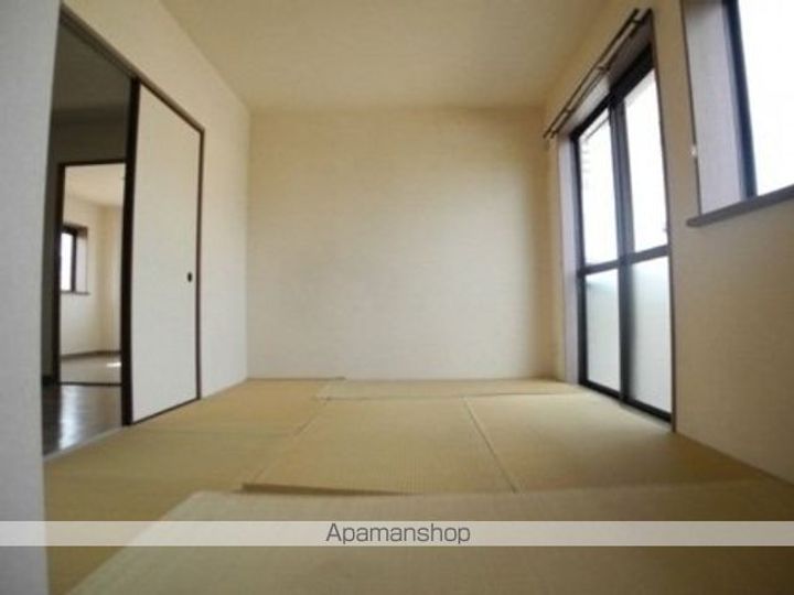 フォブール古川北A201の居間