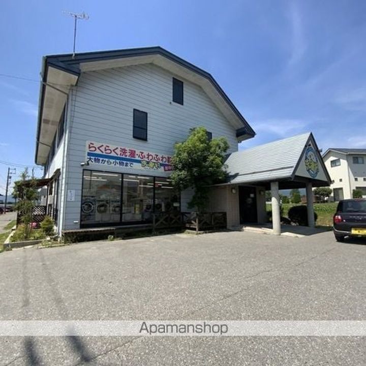 クリスタルマンションの周辺