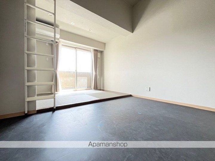 滋賀県大津市雄琴北2丁目の賃貸アパートの居間