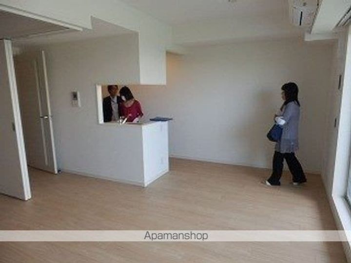 フェールメゾン西大島の居間