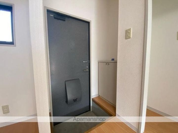 ロイヤルガーデン紙町の玄関