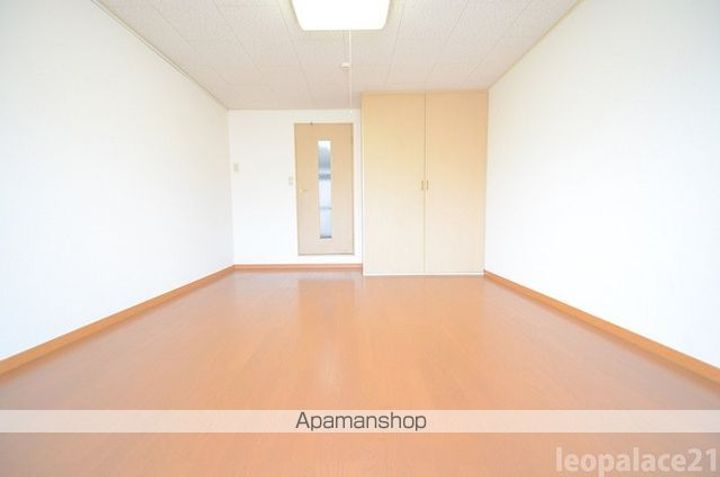レオパレス英(HANABUSA)101の居間