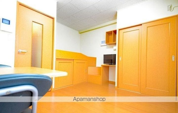 レオパレス代官町203の居間