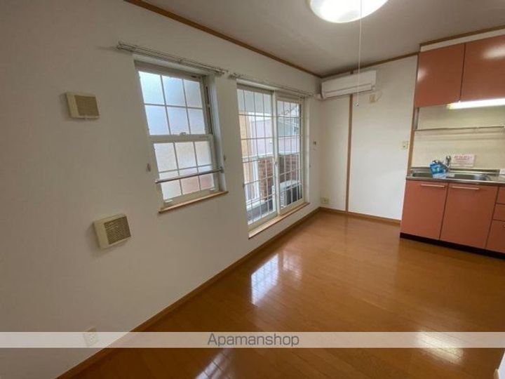 香川県高松市元山町の賃貸アパートの居間