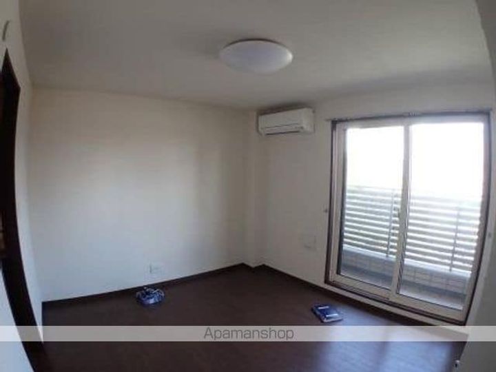 アーバン上大川前301の居間