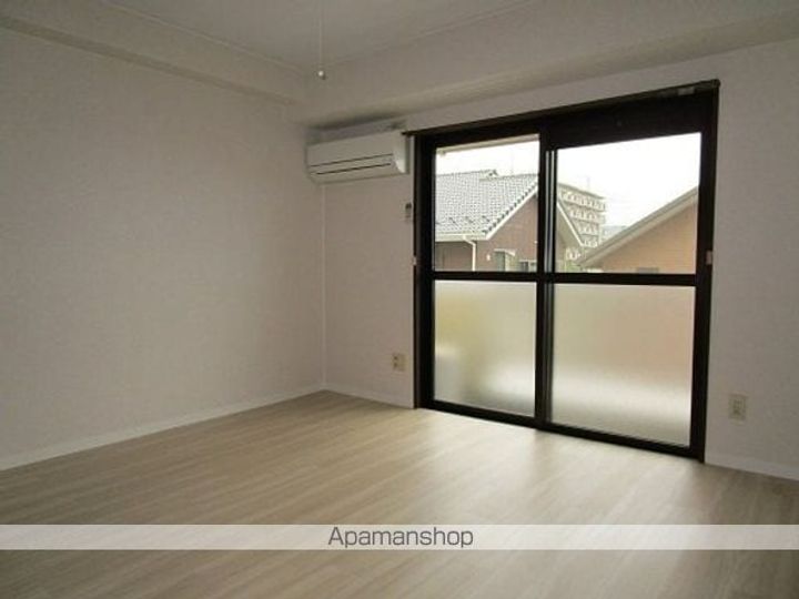 青葉建商ビル302の居間