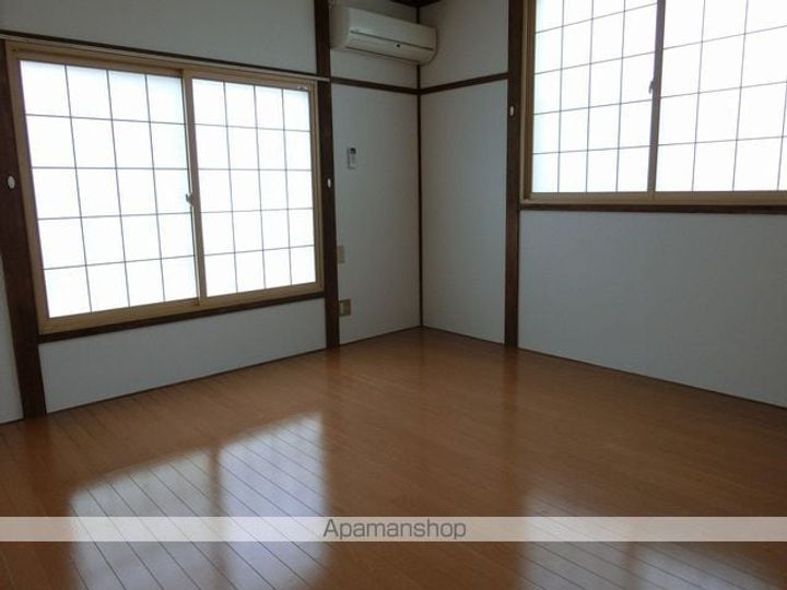 岩手県盛岡市緑が丘4丁目の賃貸アパートの居間