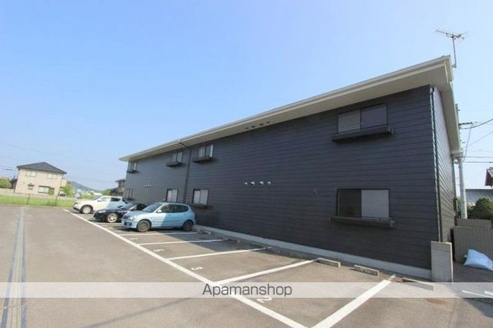 香川県高松市小村町の賃貸アパートの外観