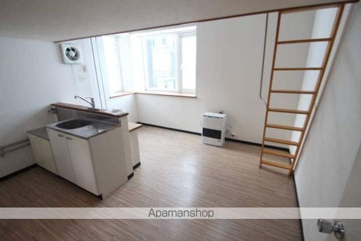 若葉マンション102の居間