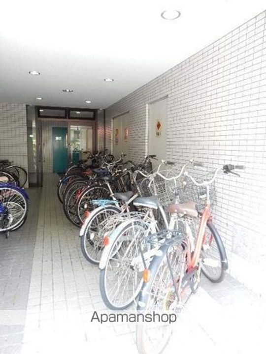 岡山県岡山市北区蕃山町の賃貸マンションの外観