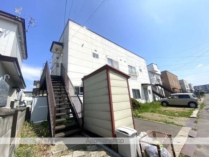 本通1丁目アパート(ホンドオリイッチョウメアパート)2階右の外観