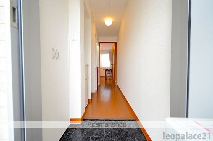 レオパレス中央西110の玄関