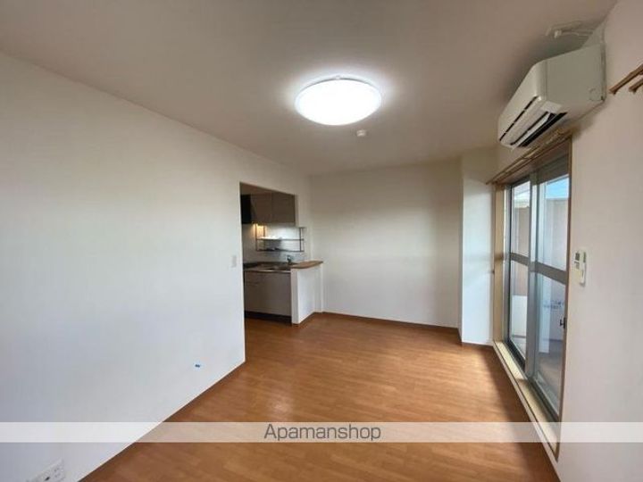 グロリアスの居間