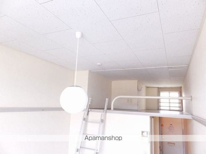 レオパレスプレミールの居間