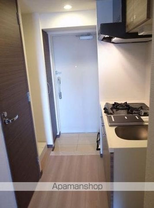 東京都中野区丸山1丁目の賃貸マンションの玄関