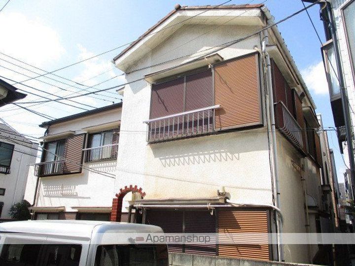 東京都中野区中央3丁目の賃貸アパートの外観