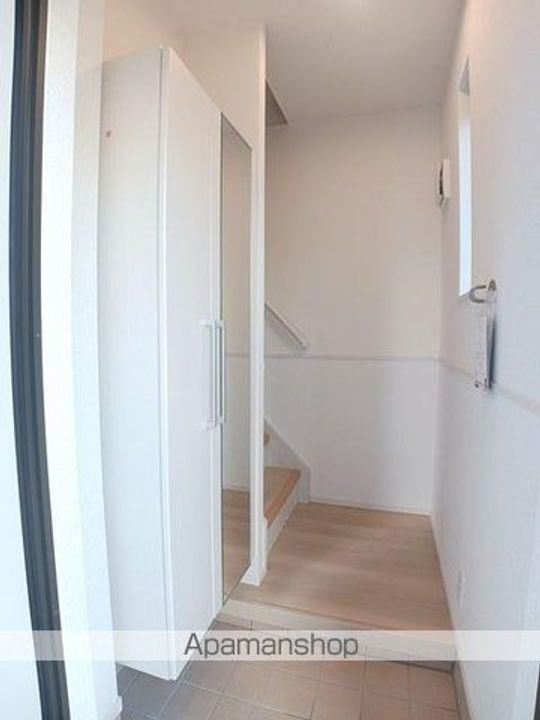 香川県高松市屋島西町の賃貸アパートの玄関